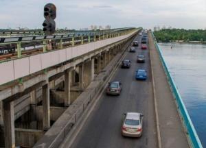 В Киеве ограничат движение по мосту Метро