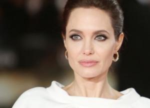 Фанатов Анджелины Джоли встревожил вид ее рук (фото)