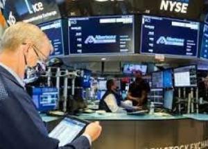 Фондовые рынки падают из-за угрозы вторжения РФ в Украину