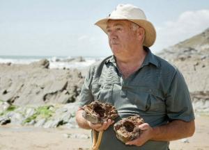 В Британии море вынесло на берег останки 335-летнего меча (фото)