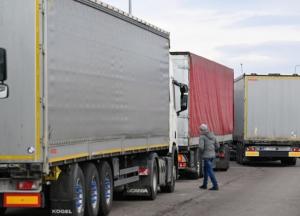 На кордоні з Польщею зупинили оформлення вантажних автомобілів 