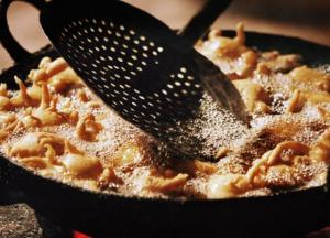 Врачи назвали самые опасные продукты для людей с гипертонией