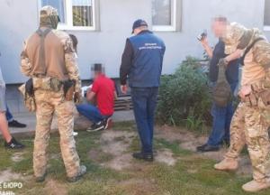 ГБР разоблачило преступную группу, которая переправляла в ЕС иностранцев по поддельным паспортам