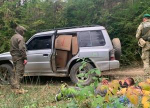 На границе с Румынией обнаружили схрон и внедорожник с сигаретами на около 1,5 млн гривен