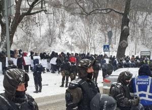 Журналисты закрытых Зеленским каналов "112 Украина", NewsOne и ZIK проводят акцию протеста против ограничения свободы слова в стране