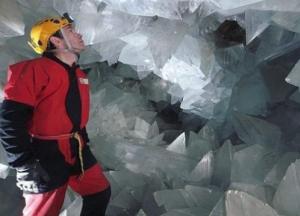 Ученые раскрыли секрет происхождения пещеры кристаллов в Испании (фото)