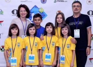 Уникальный случай: четверня из Киева сыграла на международном турнире по шахматам (фото)