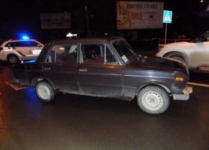 ДТП в Ужгороде: от удара легковушки на переходе девушку отбросило на другую машину