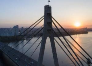 На выходных на Северном мосту в Киеве ограничат движение