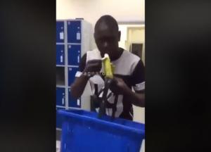 В супермаркете АТБ покупатель издевался над иностранцем (видео)