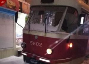 В Киеве трамвай сошел с рельсов