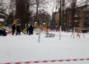 В Киеве на детской площадке произошел взрыв, есть погибший (видео)