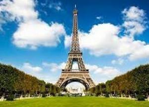 Эйфелеву башню открывают для туристов