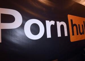 Мужчина с проблемами слуха подал в суд на Pornhub