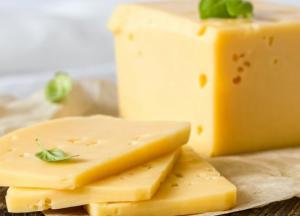 Эксперты рассказали, кому нельзя есть сыр 