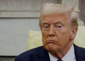 Трамп скоро помре? Від президента США постійно смердить сечею, він ледь тримається на ногах