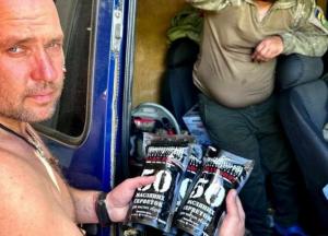 «Рекламу за гроші крутити не хочуть»: український військовий закликає підтримати унікальне виробництво серветок для чищення зброї