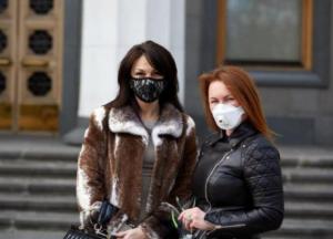 Депутат "Слуги народа" насмешила сеть кружевной маской (фото)