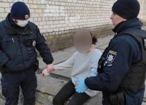 В Днепре пьяная школьница резала вены посреди улицы