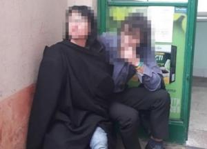 Во Львове женщина "под кайфом" забаррикадировалась в аптеке и угрожала осколком стекла