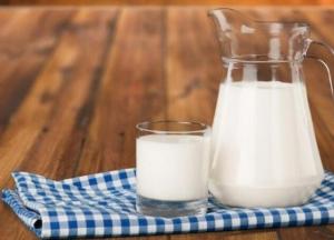 Врач рассказал о вреде молока для кожи