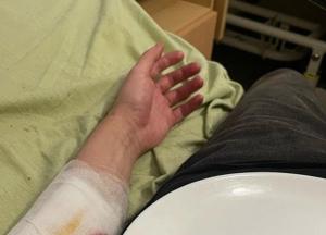 На Закарпатті житель Києва порізав вени в ТЦК (відео, фото)