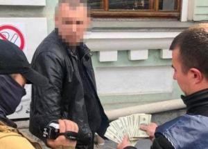 В Киеве на взятке в $2 тысячи задержан чиновник полиции