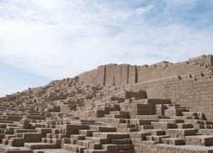 Под пирамидами в Перу найдено уникальное захоронение