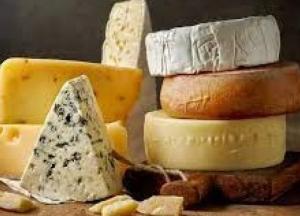Врачи назвали негативные свойства твердых сыров, которые могут навредить