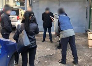 В Киеве на взятке в 100 тысяч гривен задержали чиновника Укрспортобеспечения (фото)