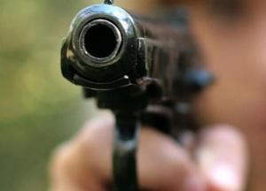 В Днепре заключенный застрелил солдата из пистолета, который ему передали в СИЗО