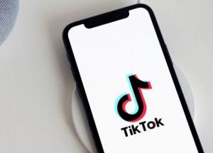 TikTok ввел новые правила безопасности. Аккаунты пользователей до 15 лет станут закрытыми