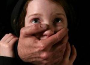 На Днепропетровщине ранее судимый педофил напал на 9-летнюю девочку