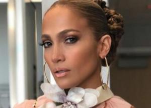 50-летняя Дженнифер Лопес сменила имидж, превратившись в юную кокетку (фото)