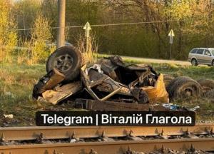 Масштабна ДТП на Львівщині: поїзд Київ – Ужгород зіткнувся з автокраном, є загиблий