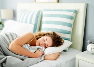 Медики выяснили, как правильно спать, чтобы похудеть