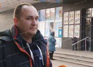 В Кривом Роге мужчина вернул 10 тысяч долларов, найденные в магазине