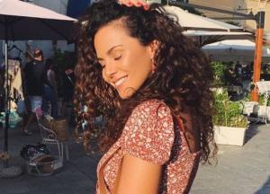 Настя Каменских показала роскошную фигуру в купальнике (фото)