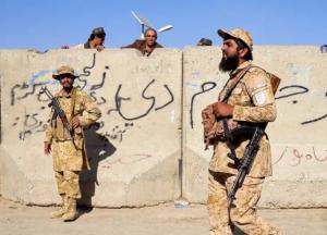 Пакистан та Афганістан обмінялися сильним вогнем на кордоні, є жертви серед цивільних (відео)