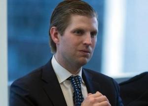 На сына Трампа плюнули в ресторане