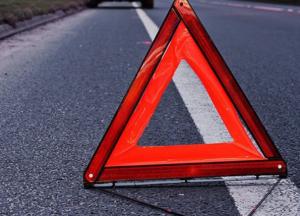 ДТП в Днепре: грузовик снес карету скорой помощи с дороги