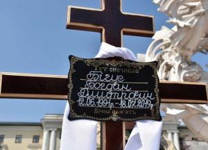 Пришли тысячи: в Хмельницком попрощались с погибшим снайпером ВСУ