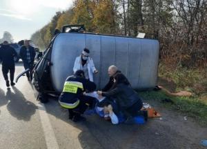 В Ровенской области перевернулся автомобиль "скорой помощи", ехавший с ДТП (фото)