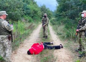 Во Львовской области мужчина напал с ножом на пограничника