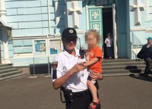 Бродил по кладбищу: в Одессе нашли 2-летнего мальчика