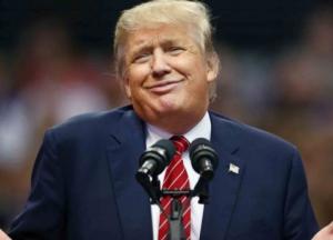 Курьез дня: к ботинку Трампа прилипла туалетная бумага (фото)