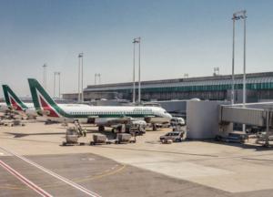 Украинцы застряли в аэропорту Рима и не могут вылететь на родину