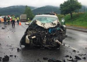 Во Львовской области столкнулись автобус и легковушка, есть погибший и травмированные