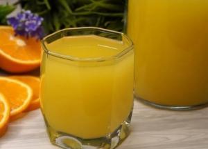 Медики рассказали, чем опасен апельсиновый сок