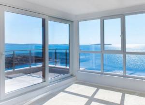 От чего зависит цена на пластиковые окна и на чем можно сэкономить?